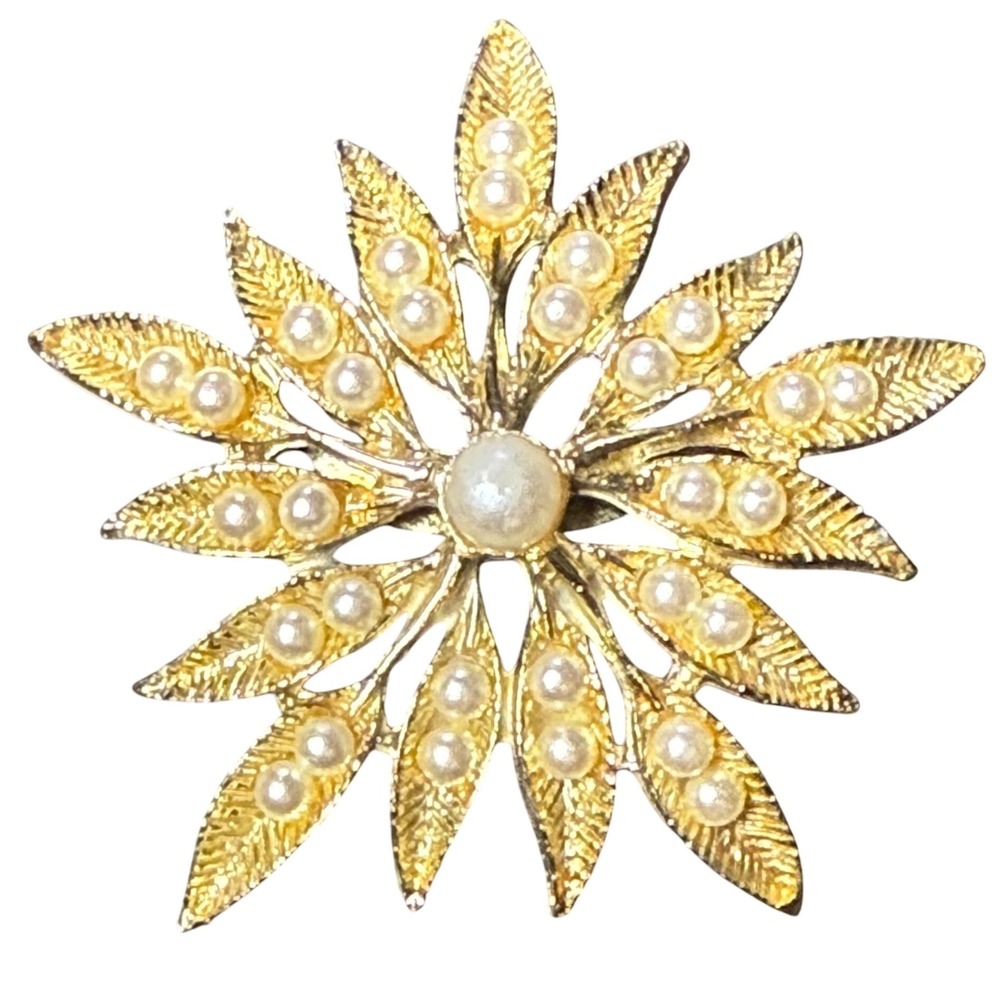 Vintage‎ Gold Tone Flower Brooch Faux Pearl Accents Floral Pin